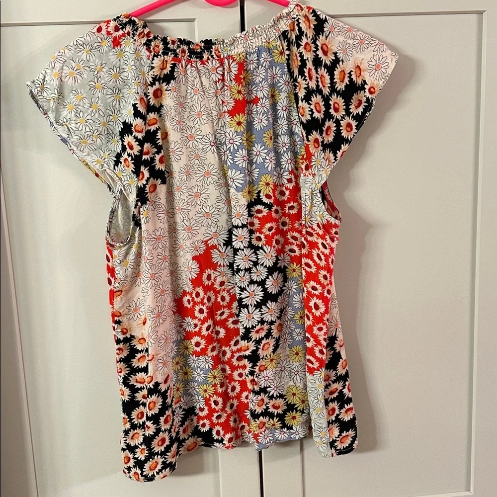 Sanctuary Multicolor patchwork Floral V-Neck cap sleeve Blouse - Picture 5 of 5